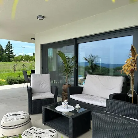 Vilă Hacienda R - Kuca Sa Bazenom